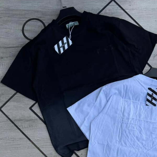 T-shirt black