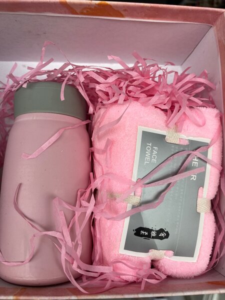 Prepacked gift set