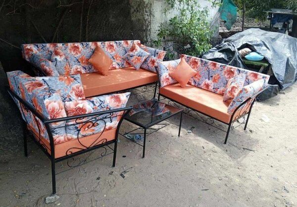 Salon de jardin fleuri moderne