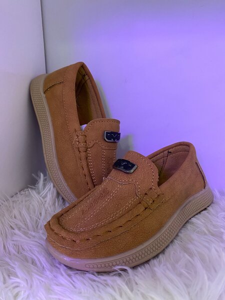 Boys shoes