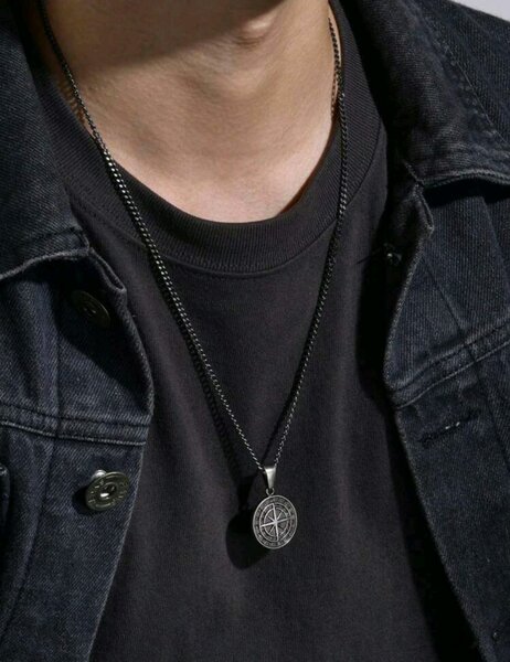 Pendentif avec boussole