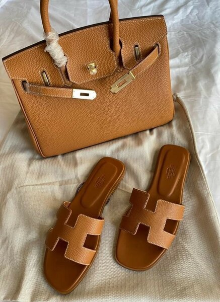 Sac à main avec sandales