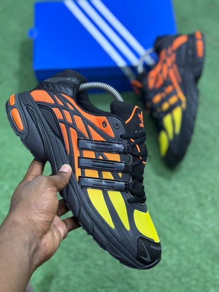 Chaussures de sport multicolores