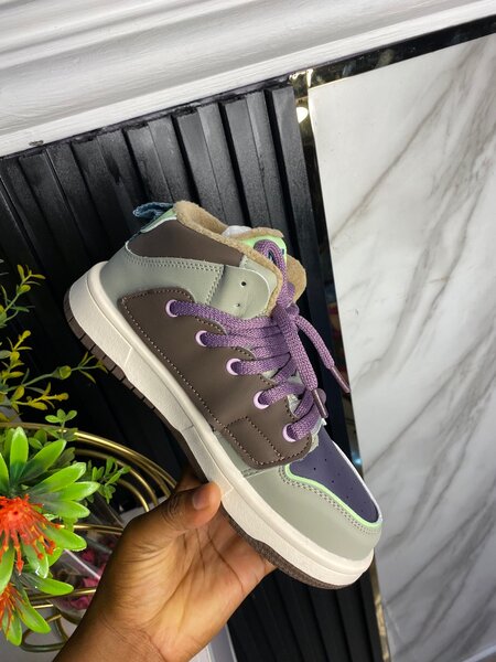 Kids sneakers