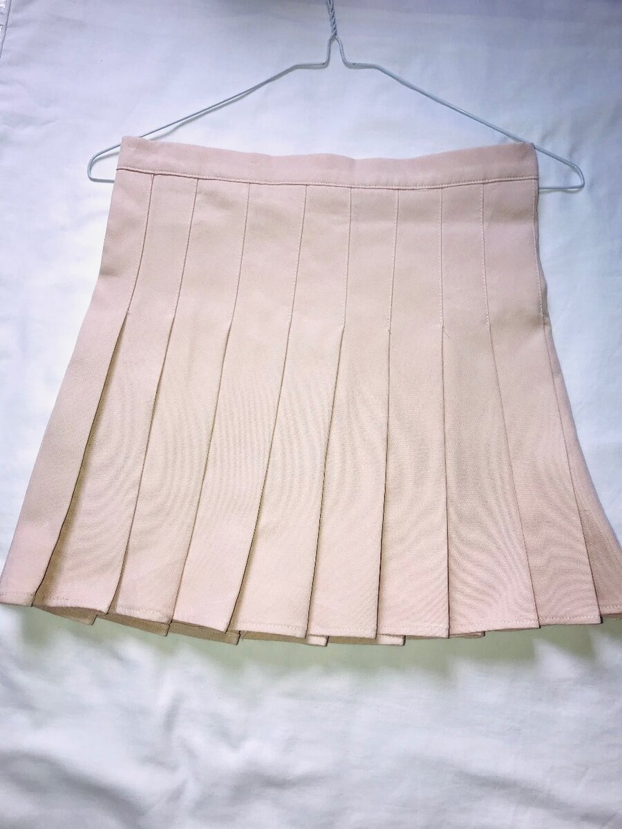 Pleated skirt( comes with shorts beneath)