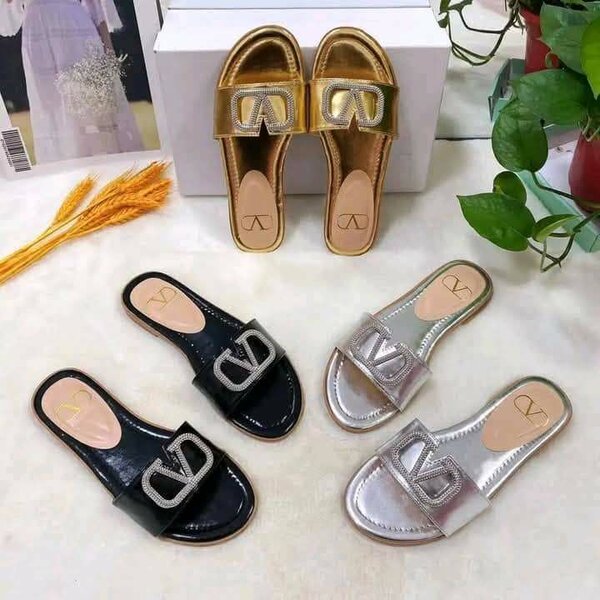Ladies slippers