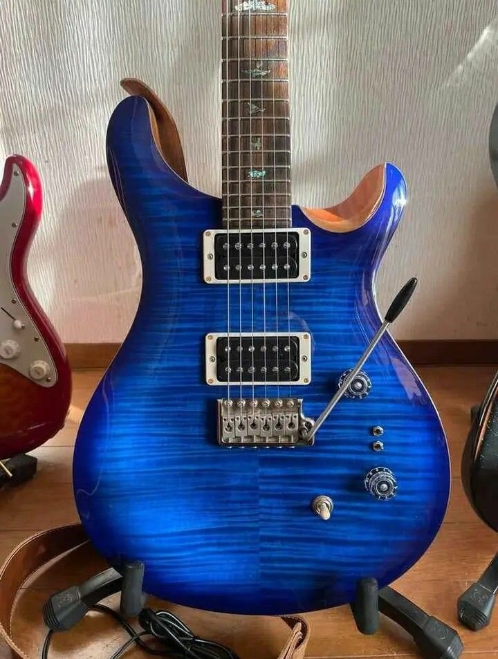 Guitare électrique bleue