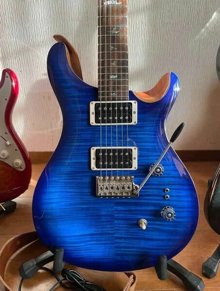 Guitare électrique bleue