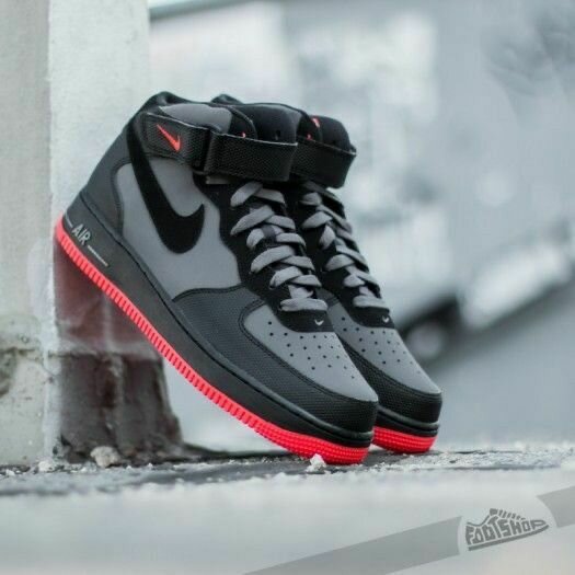 NIKE AIR FORCE 1