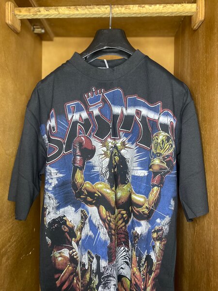 T-shirt graphique "Sainto" unisexe