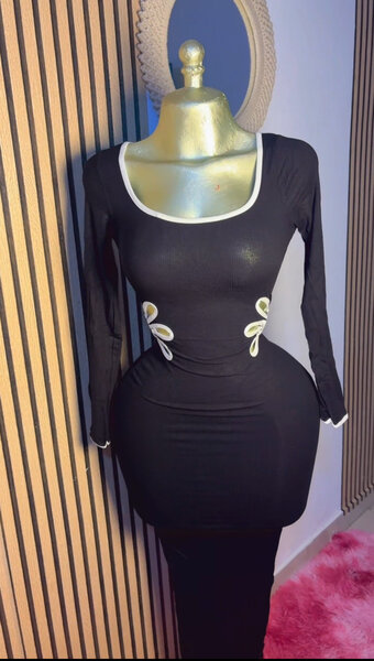 Robe noire moulante élégante