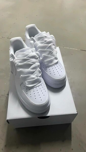 Baskets blanches minimalistes