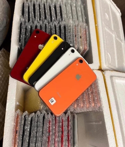 iPhone xr 128 gig (all colors are available)