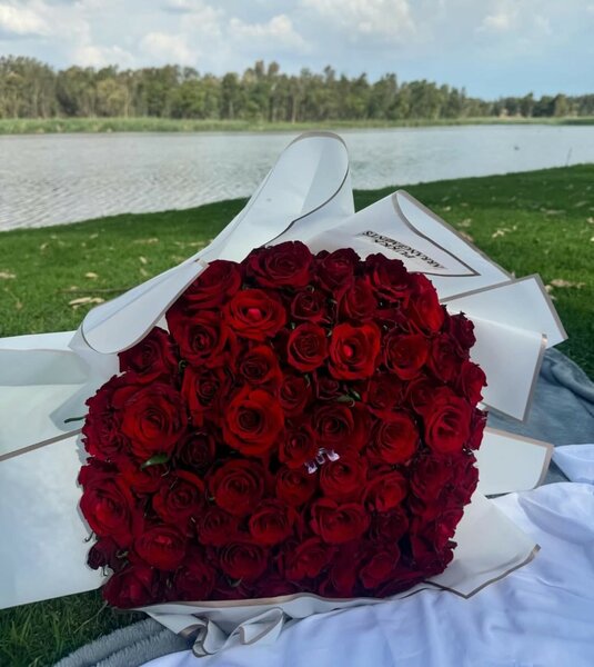 Cakes and roses