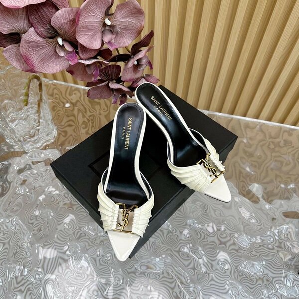 Ladies heel available as seen in post