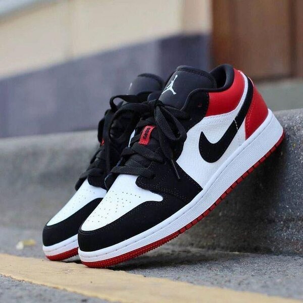 Paire de basket NIKE et JORDANE