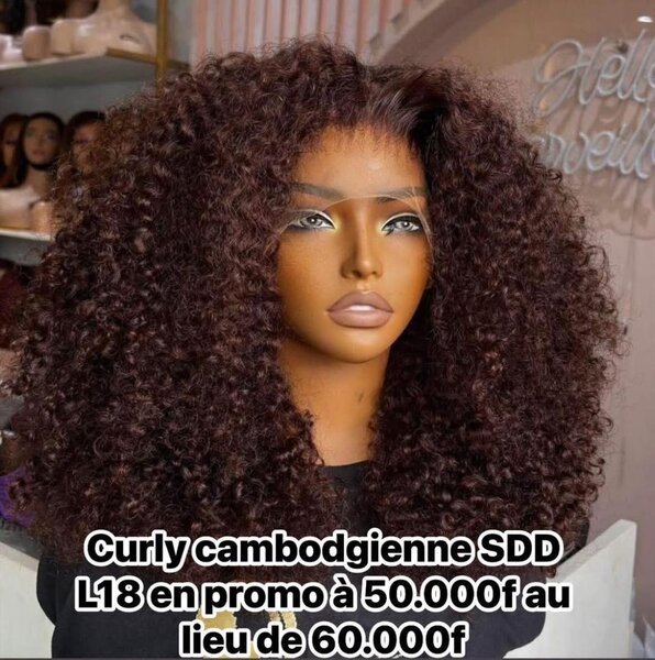 Perruque Bouclée Cambodgienne