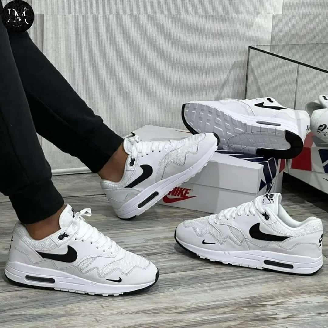 Paires de chaussures Nike