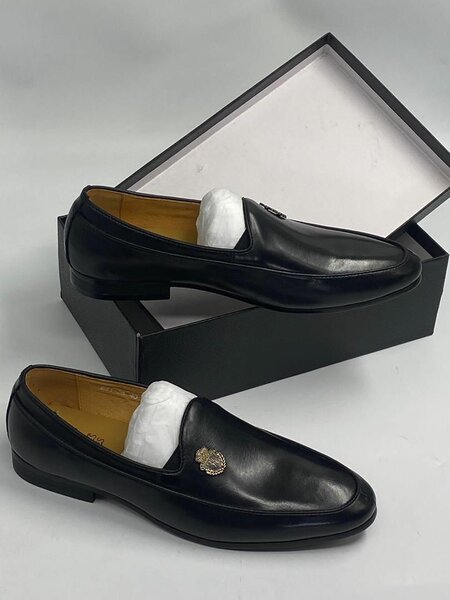 Solid leather shoes
