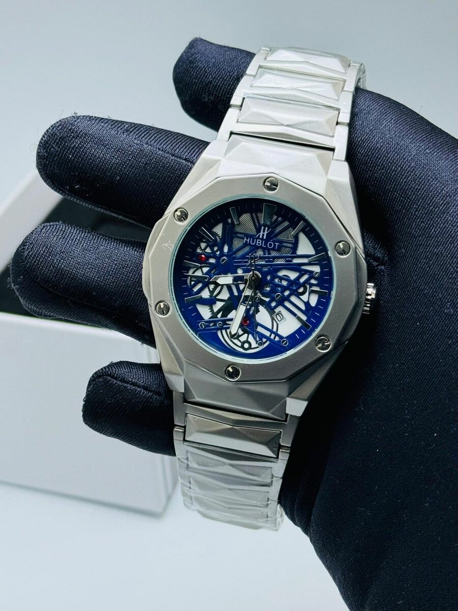 Montre squelettée en acier inoxydable