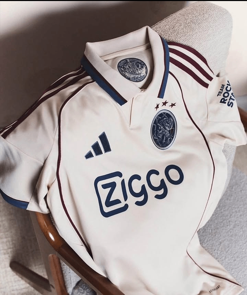 Maillot de football rétro élégant