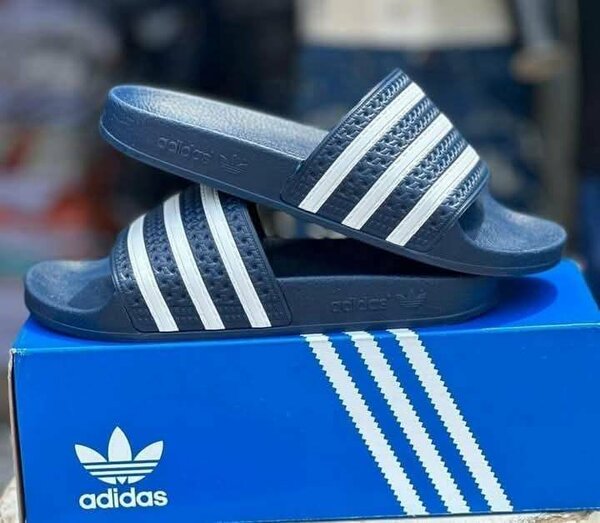 Tongs bleues Adidas classiques