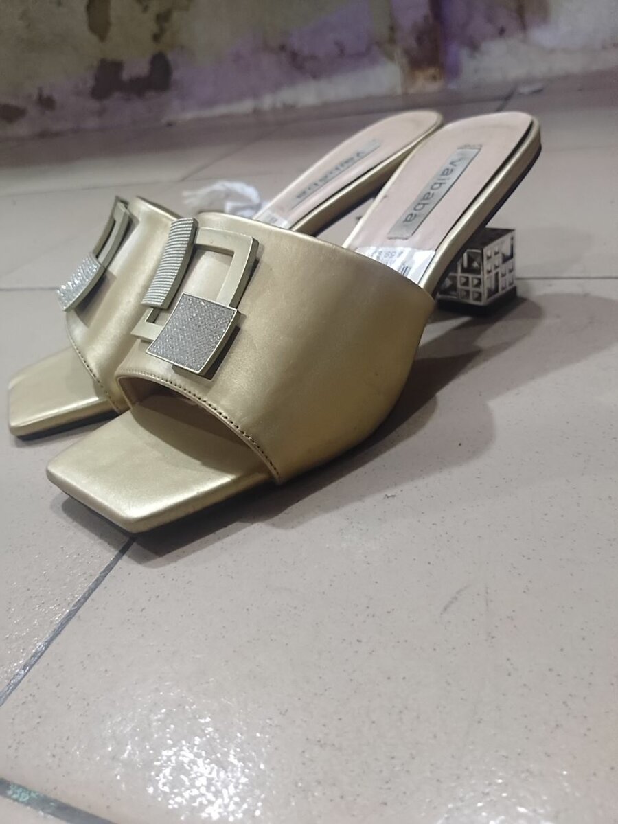 Mules élégantes en cuir