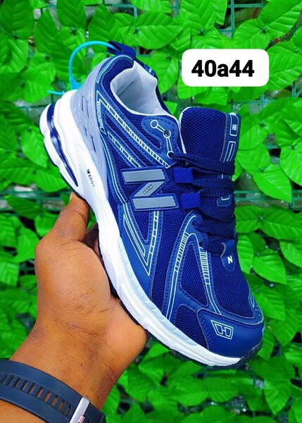 Baskets de sport bleu marine