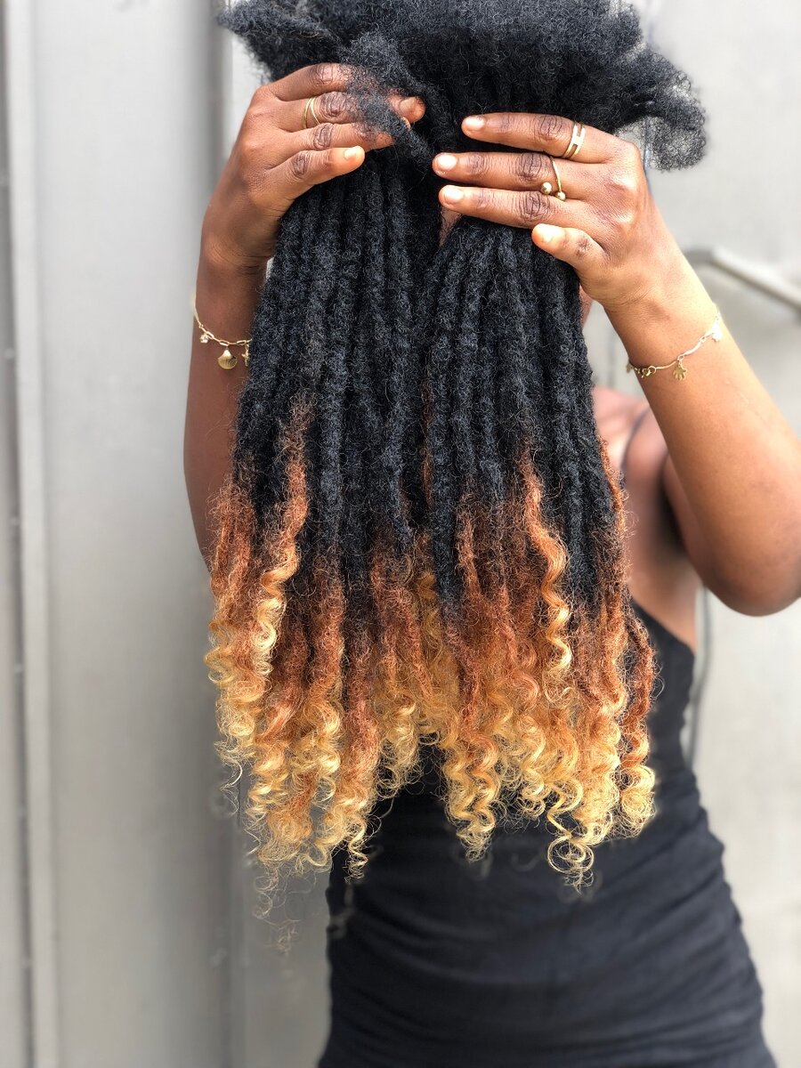 Extensions crépus noires et blondes
