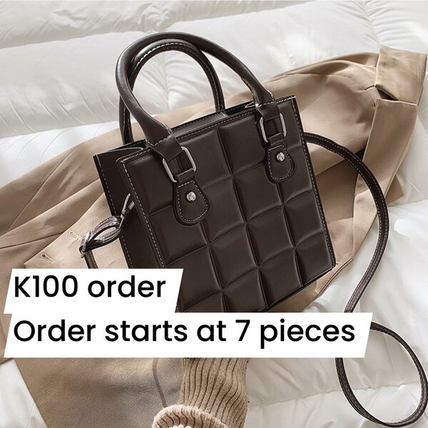 High-quality, stylish women's square-shaped bag black