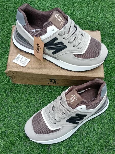 Ladies sneakers