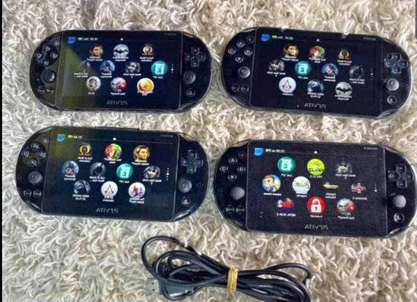 PS.VITA QUASI NEUF AVEC 20JEUX INSTALLÉ