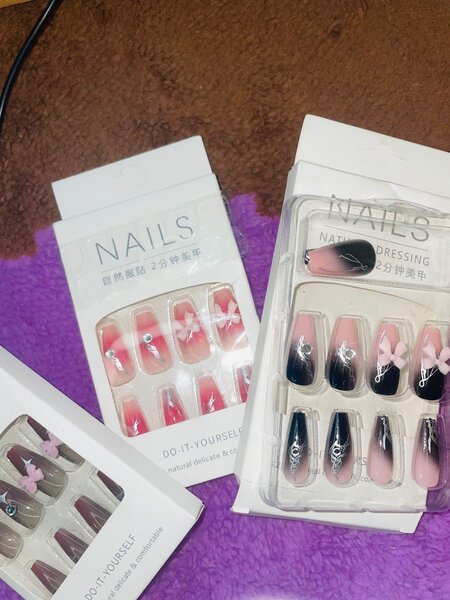 Press on nails