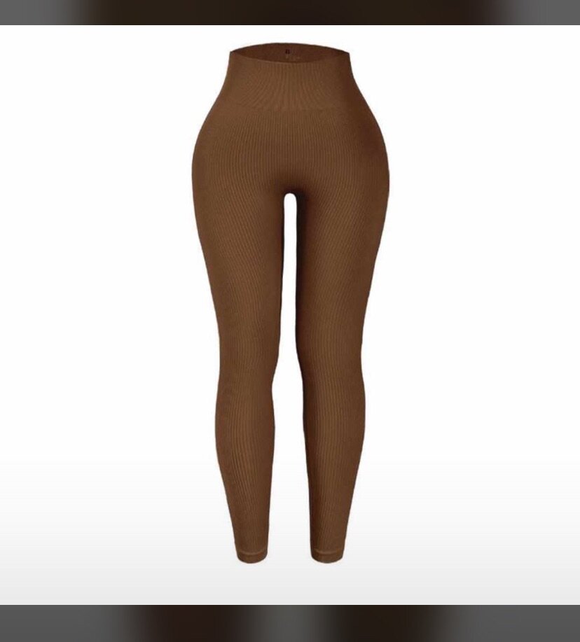 Ribbed leggings.