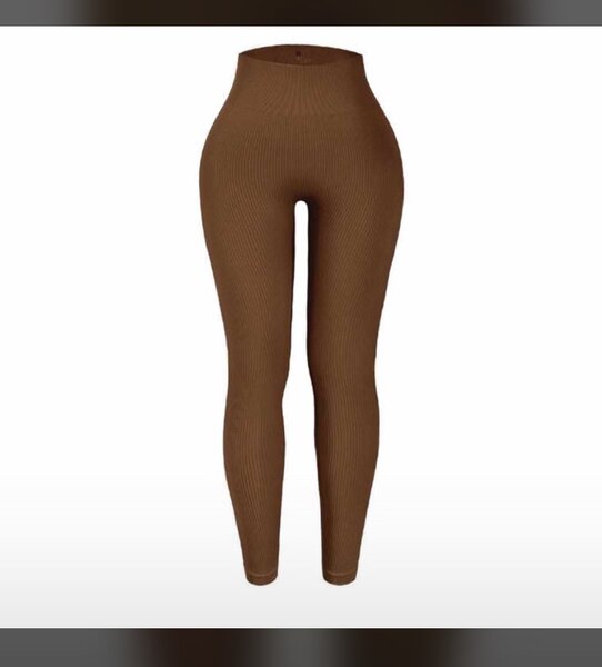 Ribbed leggings.