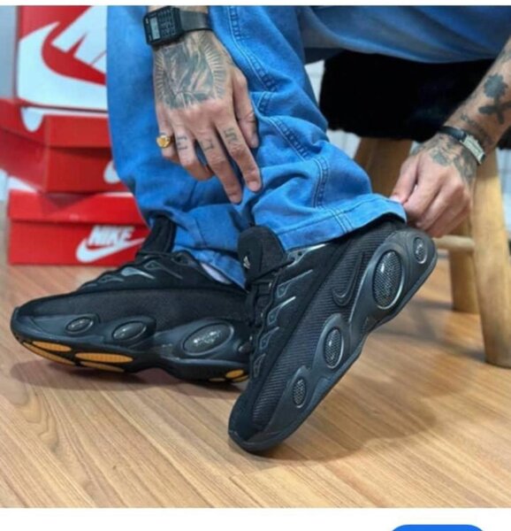 Nike,New Balance