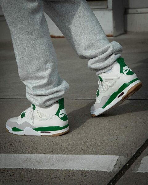 Air Jordan 4 Retro