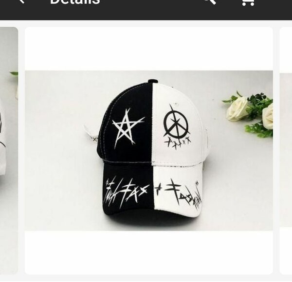 Casquette streetwear noire et blanche
