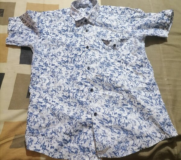 Chemise blanc bleu très jolie