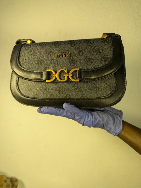Sac à main Guess élégant