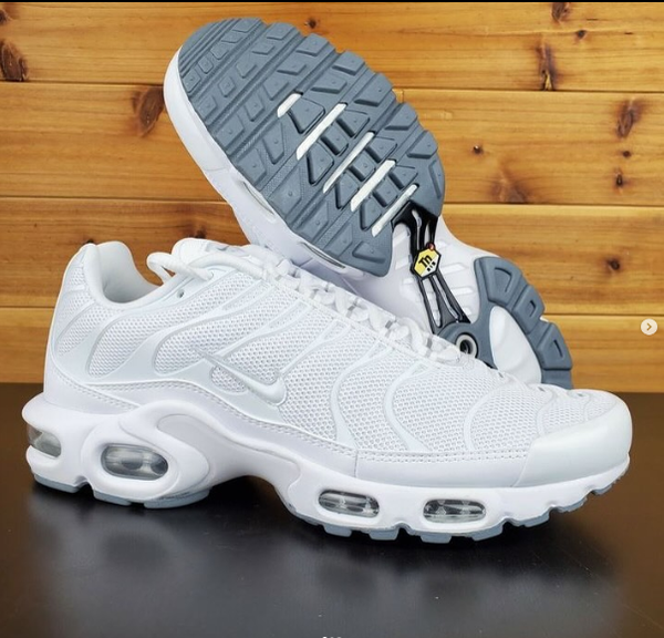 white nike sneakers