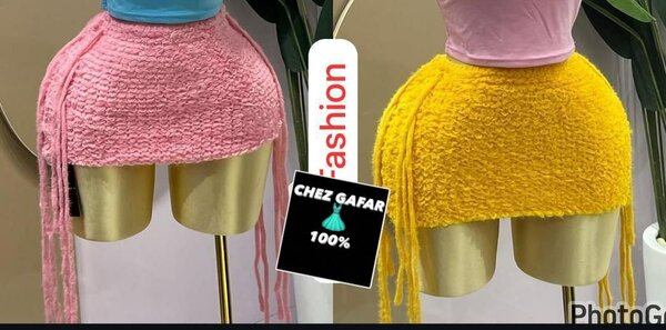 Mini-jupes en fourrure colorées
