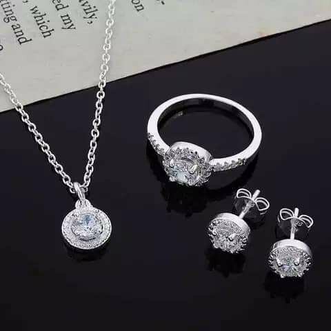 Ensemble chaine boucle d'oreille