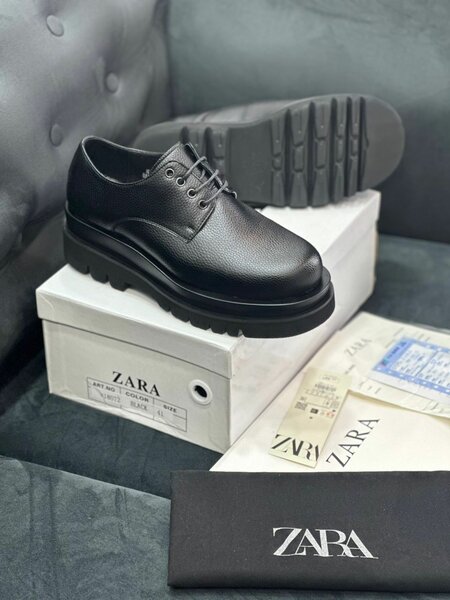 Chaussures derby noires robustes