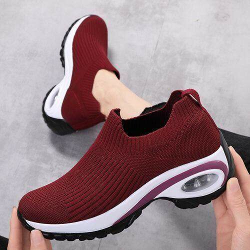 Easy wear sneakers