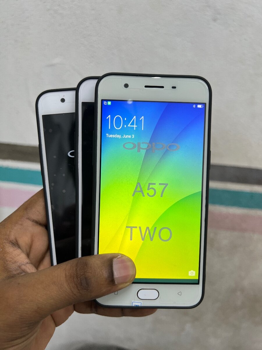 Smartphones OPPO A57 d'occasion