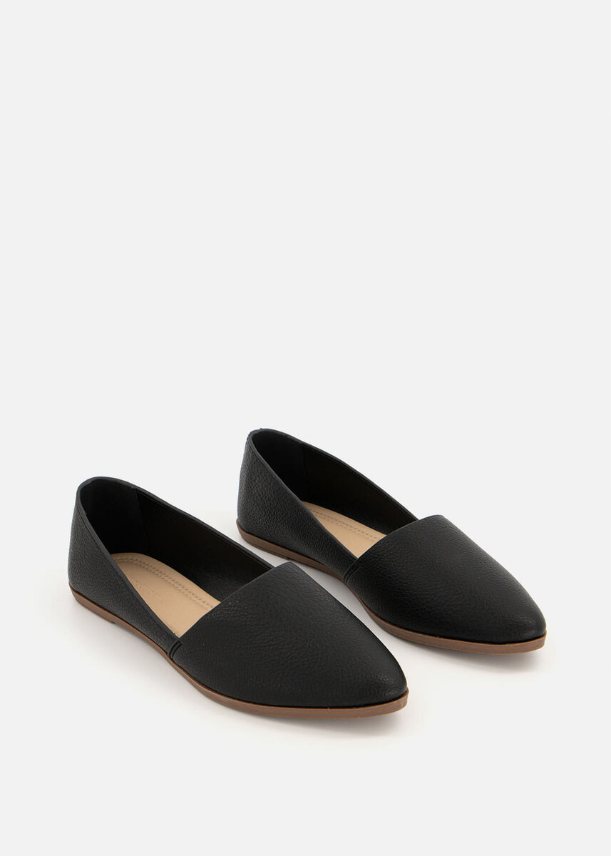 Beige leather ballet flats