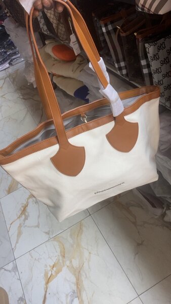 Sac cabas en cuir blanc et marron