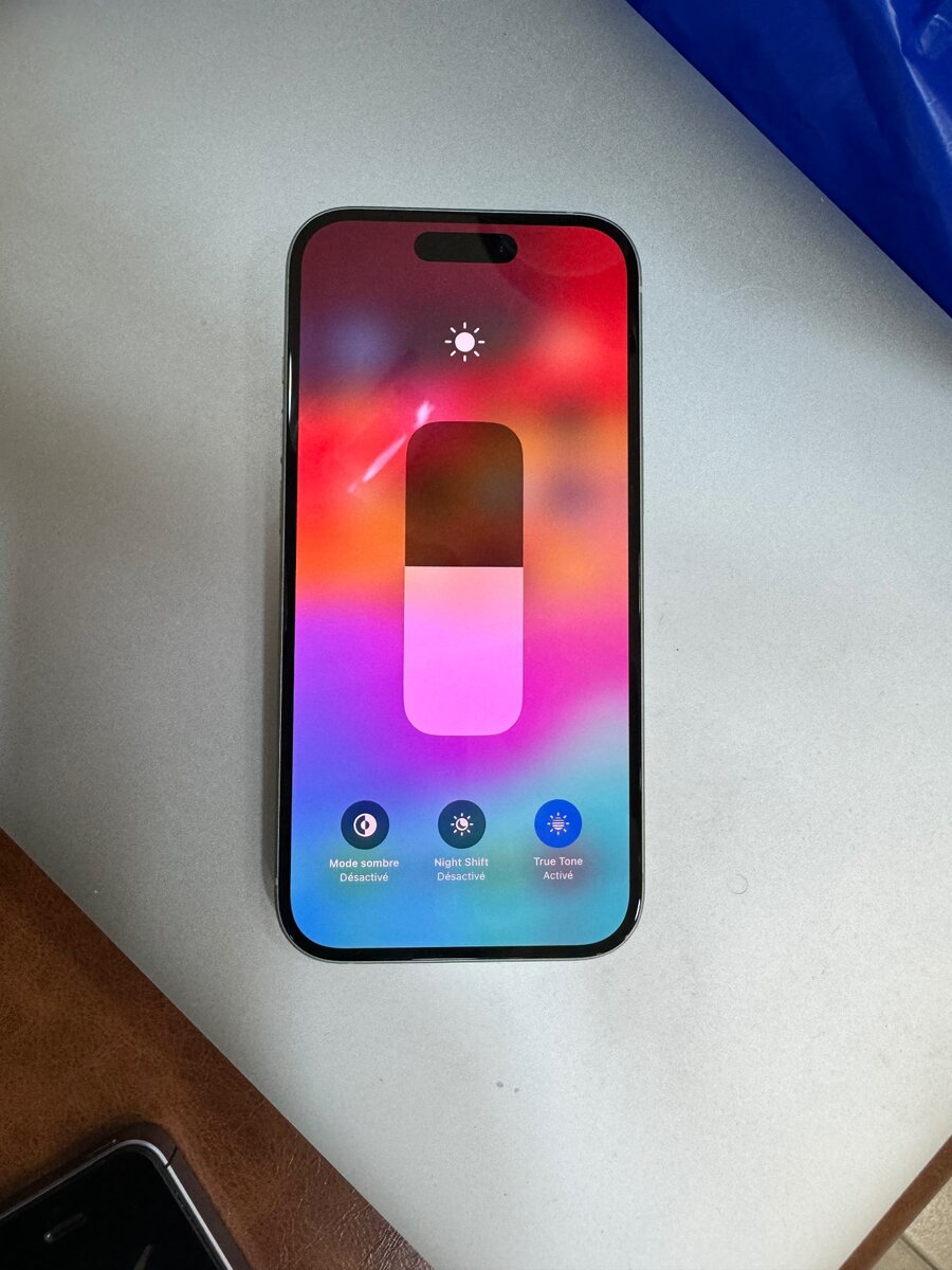 iPhone 15 simple 