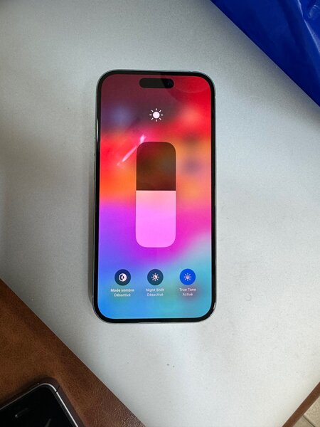iPhone 15 simple 